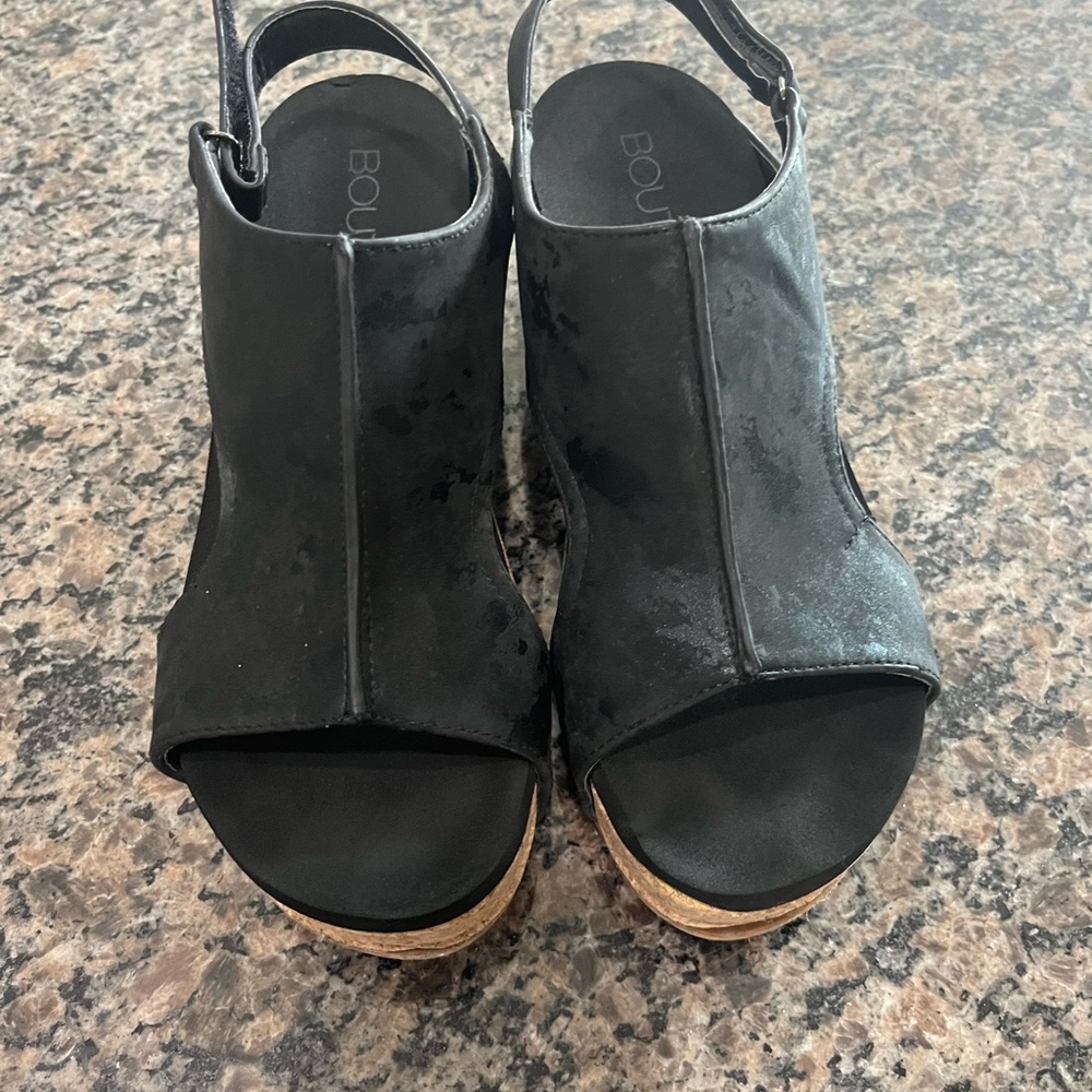 Boutique 9 Black Wedge Sandals with Modern Design